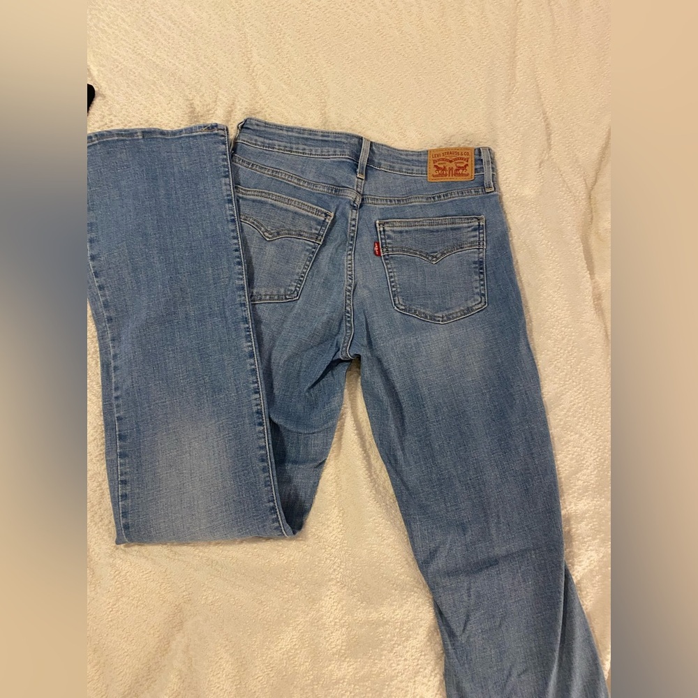 Levi's Women's high rise Light Blue wash boot cut flare Jeans